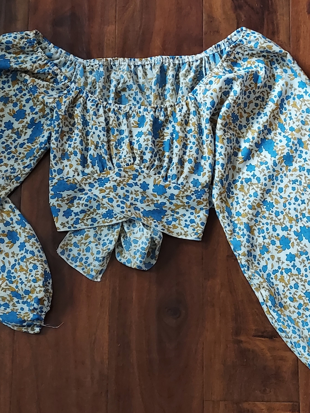 SHEIN Blue and Gold Floral Off-Shoulder Long Sleeve Crop Top